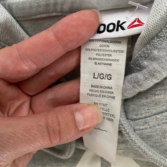 Reebok graphic long sleeve cropped hoodie size large. - Picture 4 of 4